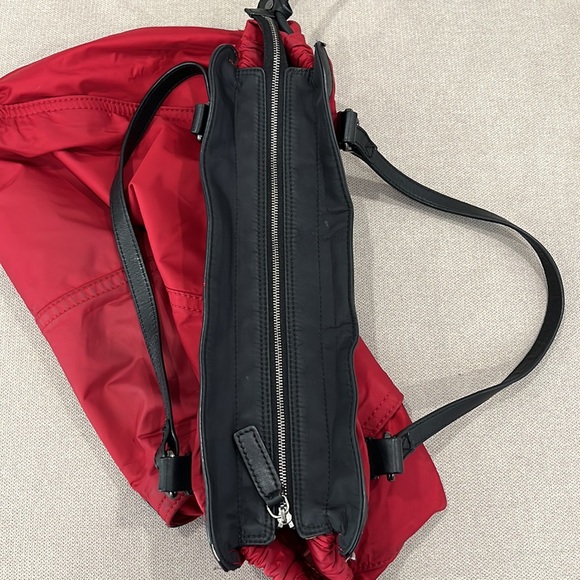 AUTHENTIC BURBERRY $575 BUCKLEIGH RED LARGE NYLON OVERNIGHT PURSE TOTE BAG - Picture 4 of 9